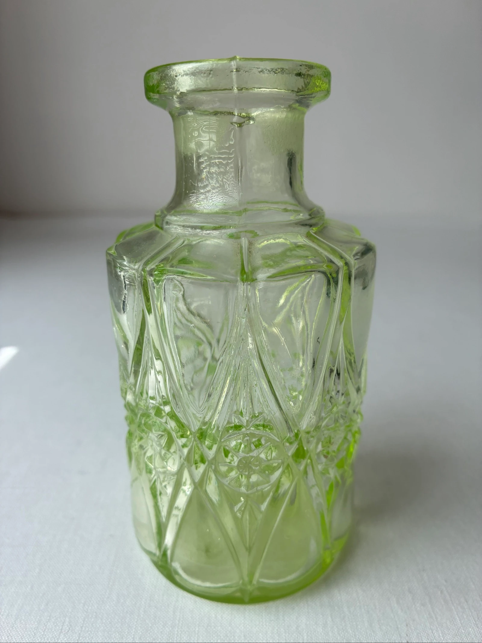 Frasco de perfume de vidrio de uranio – photo 2